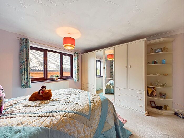 2 Bedroom Flat For Sale In Globe Lane, Blofield, Norwich, NR13