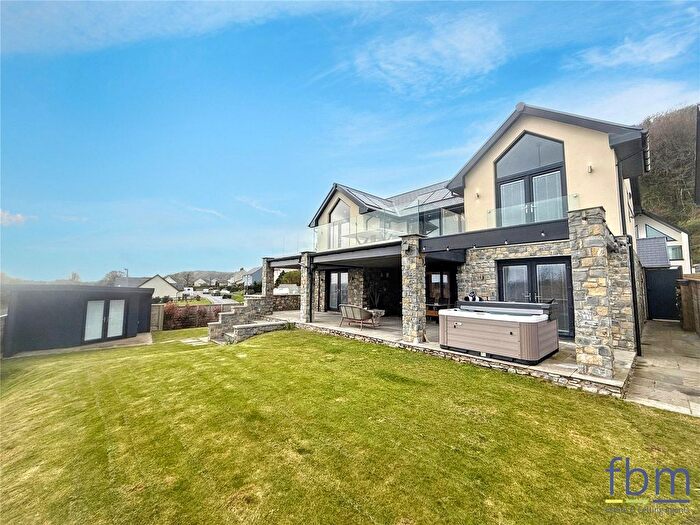 5 Bedroom Detached House For Sale In Dan Y Bryn, Pendine, Carmarthen, SA33