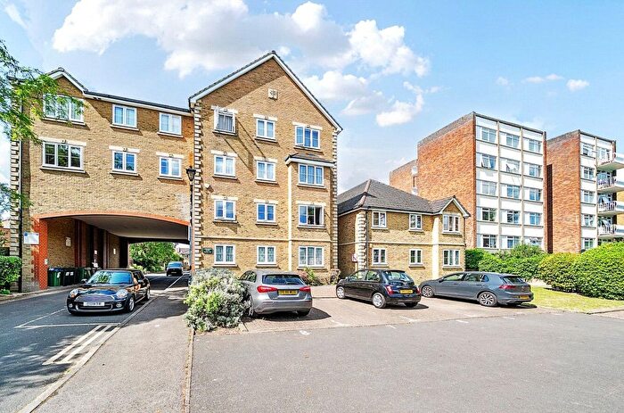 2 Bedroom Flat For Sale In Arborfield Close, London, SW2