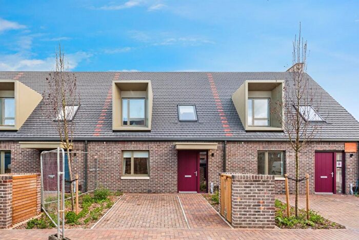 3 Bedroom Terraced House For Sale In Oakfield, Swindon, SN3