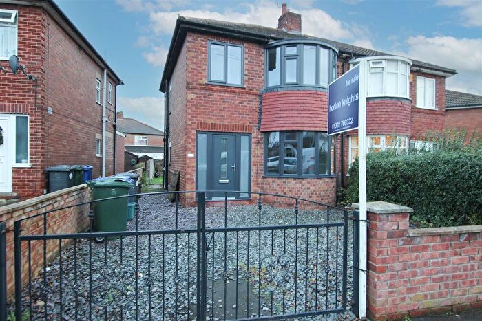 3 Bedroom Semi Detached House For Sale In Harrowden Road, Doncaster, DN2