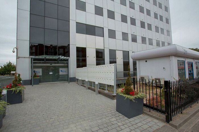 2 Bedroom Flat To Rent In High Banks, Southend Central, SS1