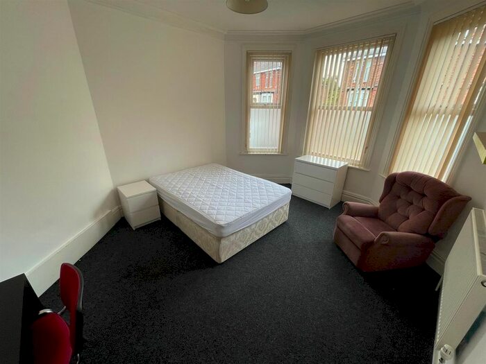 5 Bedroom Semi-Detached House To Rent In Beech Grove, Beverley Road, Hull, HU5