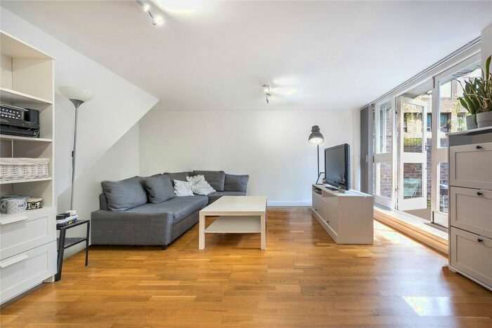 3 Bedroom Flat To Rent In Cloysters Green, St Katharine Docks, E1W