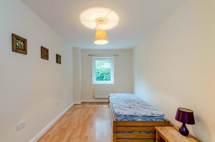 2 Bedroom Flat To Rent In High Road, Harrow Weald, Harrow, HA3