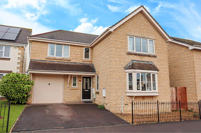 4 Bedroom Detached House For Sale In Meadowsweet Drive, Calne, SN11