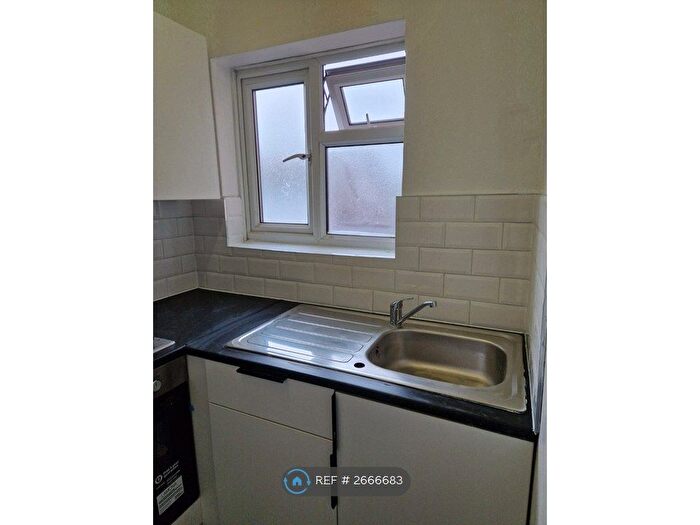 1 Bedroom Flat To Rent In Essex Mansions, London, E11