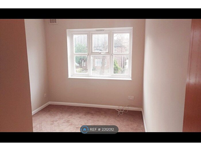 1 Bedroom Flat To Rent In Melford Court, Sutton, SM2