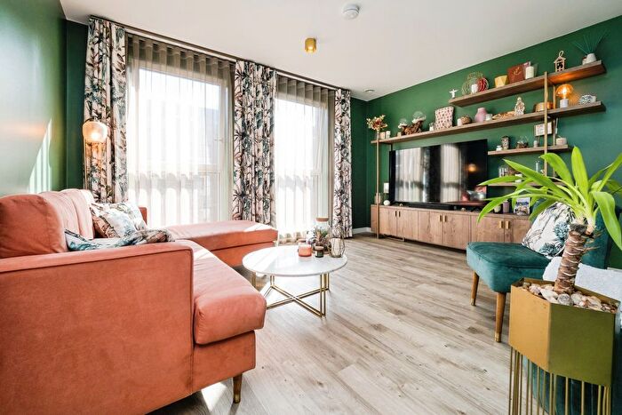 2 Bedroom Flat For Sale In Shipbuilding Way, London, E13