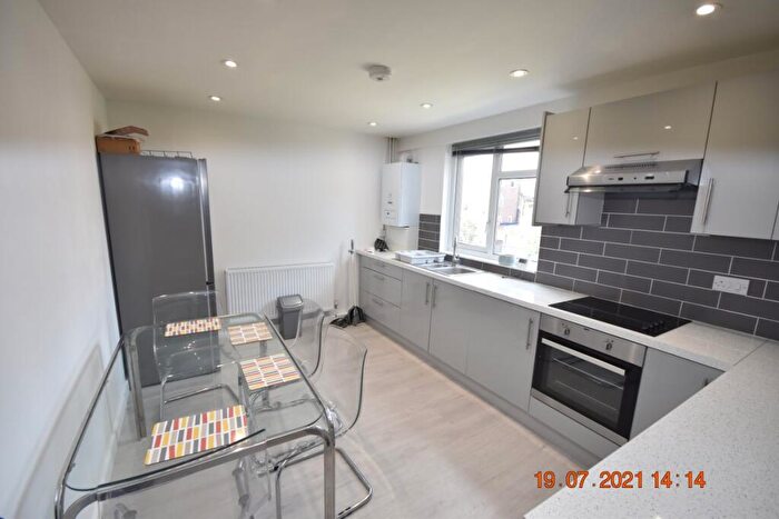 3 Bedroom Flat To Rent In Besant Walk, Holloway, N7