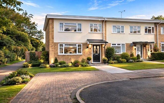 3 Bedroom End Of Terrace House For Sale In Dolphin Place, Aylesbury, HP21