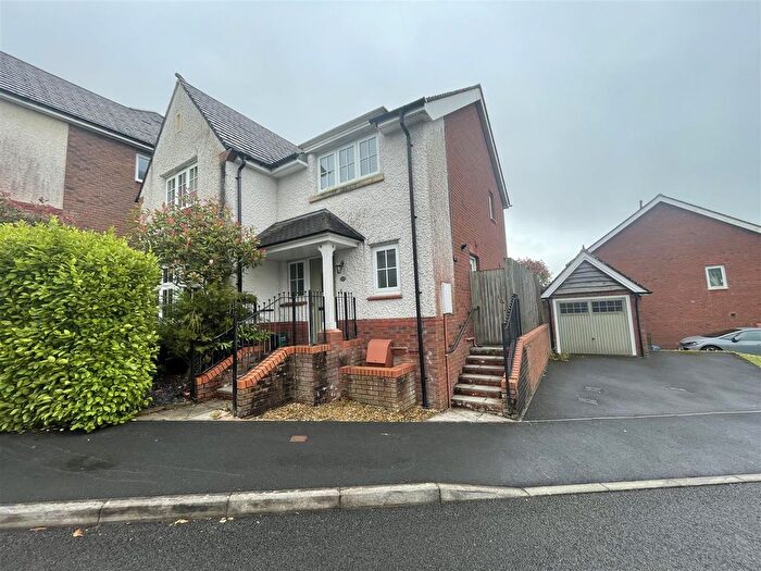4 Bedroom Detached House To Rent In Rhodfa Morgan Drive, Llangunnor, Carmarthen, SA31