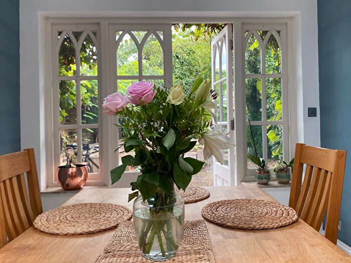 3 Bedroom Semi-Detached House To Rent In Broadway Avenue, Twickenham, TW1