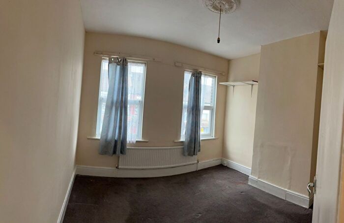 3 Bedroom Terraced House To Rent In Ivy Road, Luton, Bedfordshire, LU1