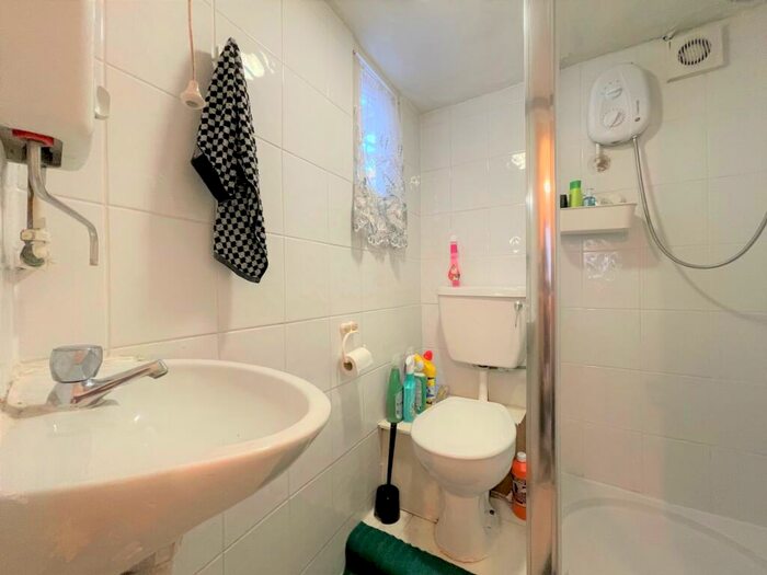 1 Bedroom Flat To Rent In Wedmore Gardens, Archway, N19