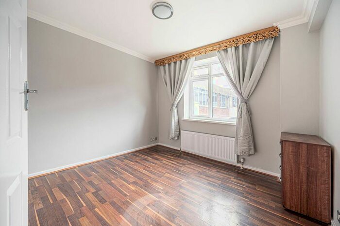 2 Bedroom Flat To Rent In Wellesley Court, Maida Vale, London, W9