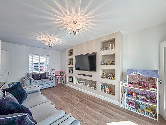 5 Bedroom Detached House For Sale In Temple Way, Rayleigh, Cul De Sac Location, SS6