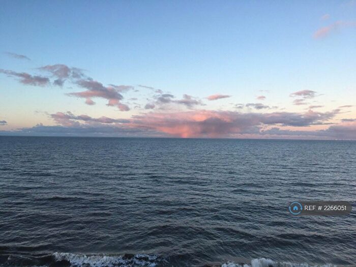 1 Bedroom Flat To Rent In Queens Promenade, Blackpool, FY2