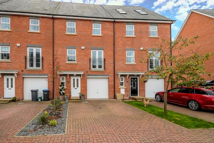 4 Bedroom Town House To Rent In Virginia Water, Surrey, GU25