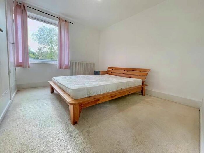 1 Bedroom Flat To Rent In Blackshaw Road, London, SW17