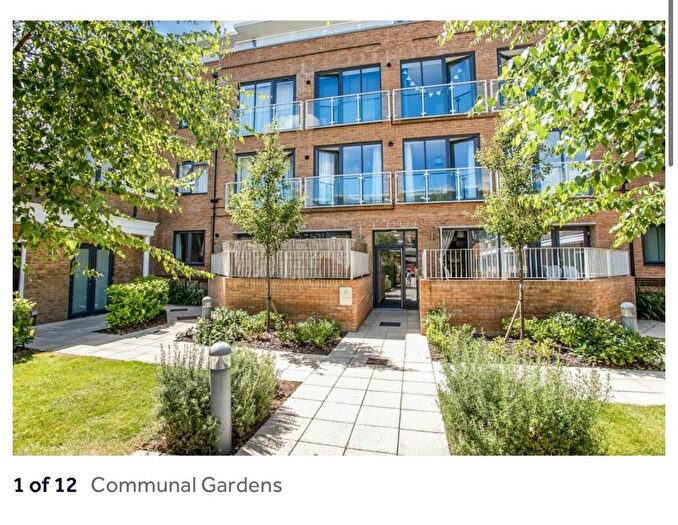 2 Bedroom Flat To Rent In Victoria Road, Horley, RH6