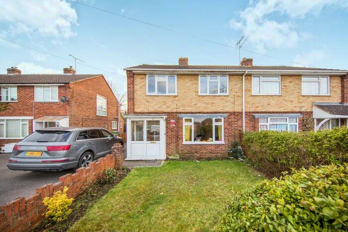 3 Bedroom Semi-Detached House To Rent In Giffard Drive, GU14