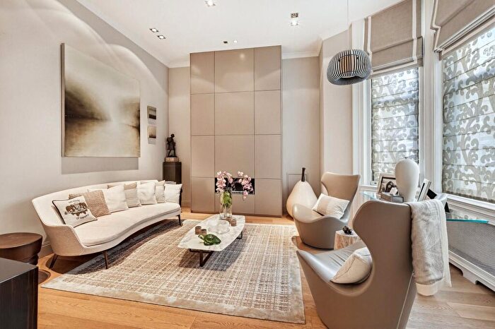 2 Bedroom Flat For Sale In Tregunter Road, Chelsea, SW10