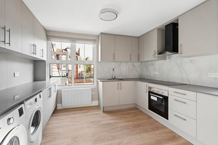 2 Bedroom Apartment To Rent In Green Lane, Northwood, HA6