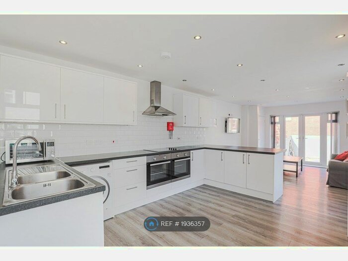 6 Bedroom End Of Terrace House To Rent In Irving Road, Coventry, CV1