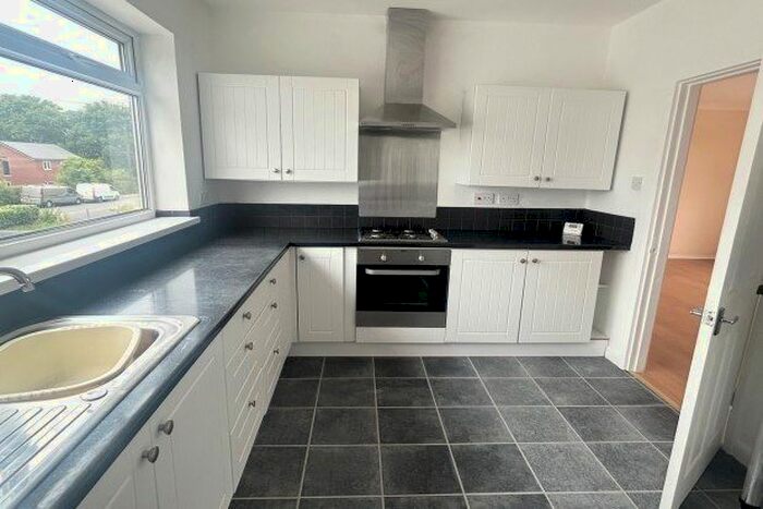 3 Bedroom Flat To Rent In Blackfordby Lane, Swadlincote, DE12