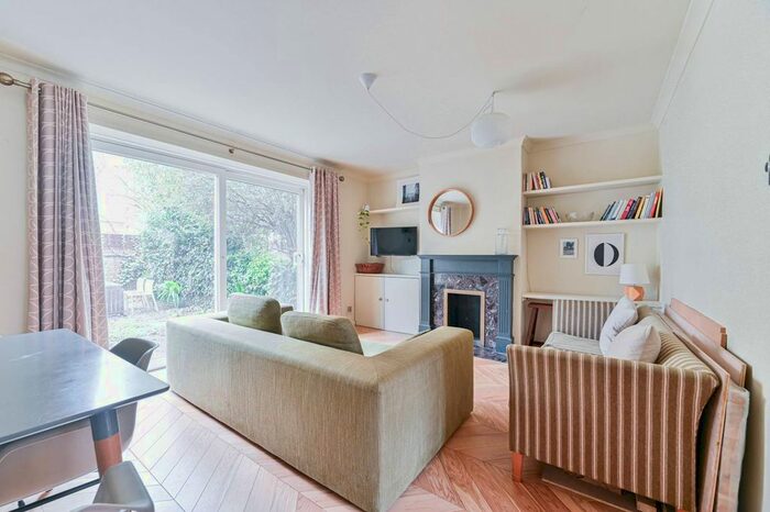 3 Bedroom Maisonette To Rent In Bethwin Road, Camberwell, London, SE5