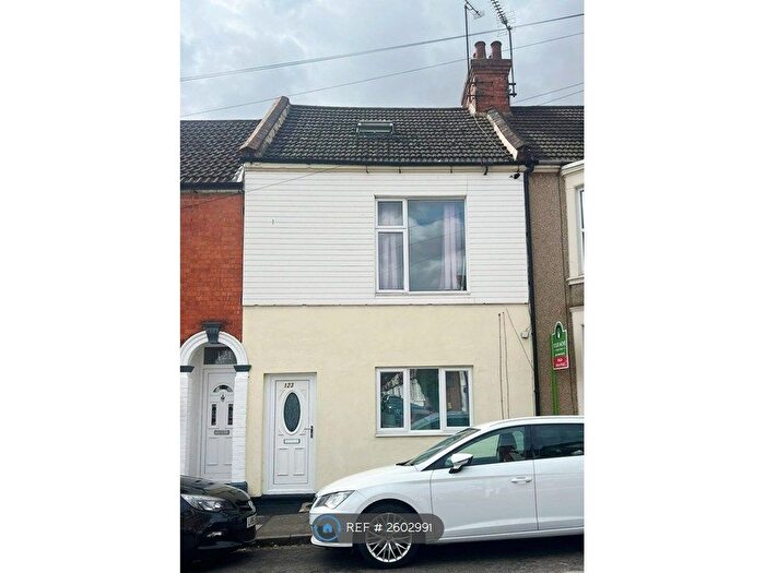 4 Bedroom Terraced House To Rent In Whitworth Road, Northampton, NN1