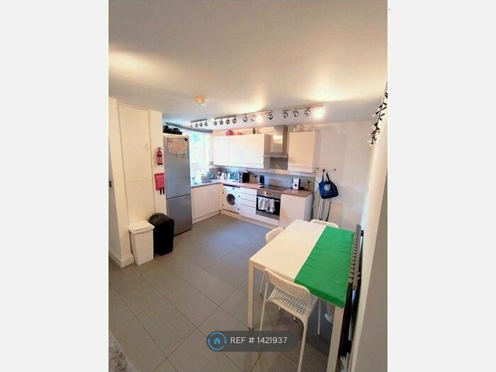 4 Bedroom Maisonette To Rent In Lockwood Square, London, SE16