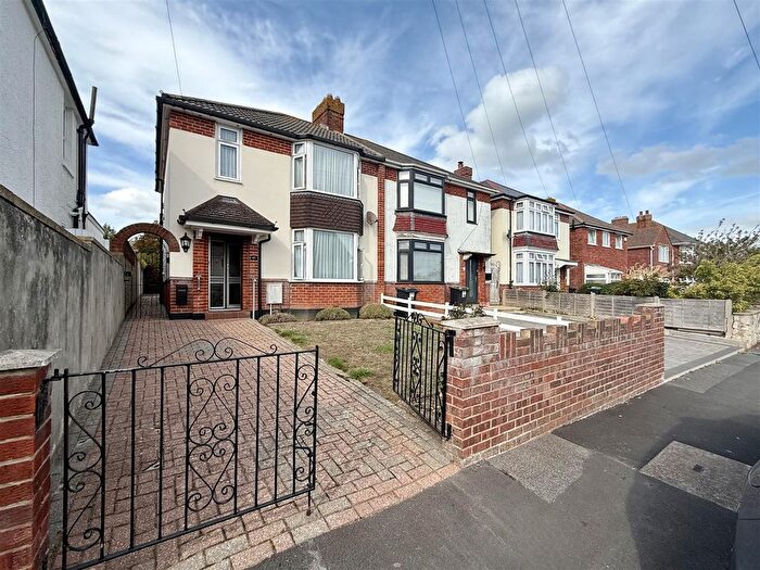 3 Bedroom Semi-Detached House For Sale In Wardcliffe Road, Weymouth, DT4
