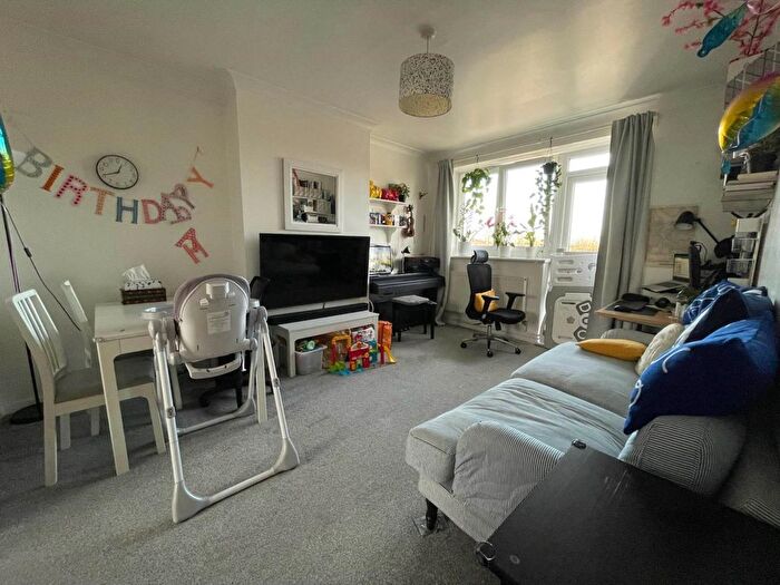 3 Bedroom Flat To Rent In Armitage Road, London, SE10