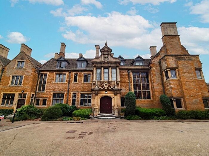 2 Bedroom Flat To Rent In Woolston Close, Northampton, NN3