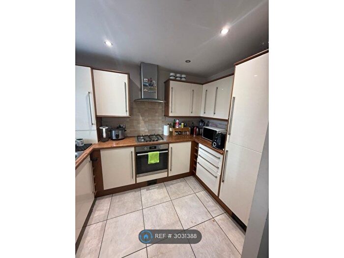 2 Bedroom Flat To Rent In Robina Court, Coventry, CV6