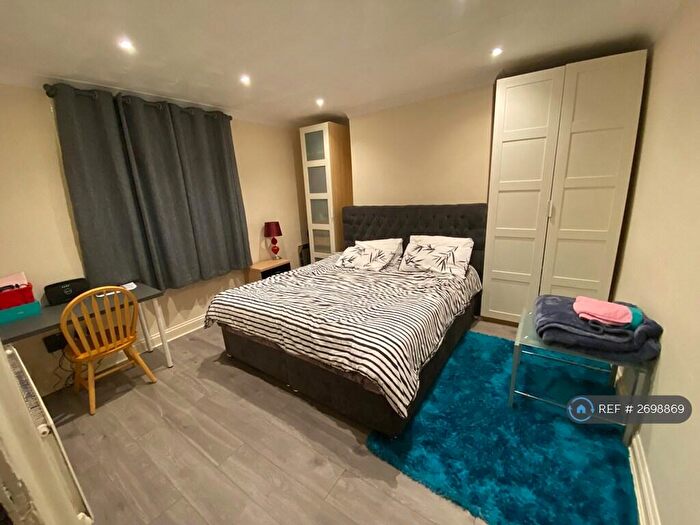 2 Bedroom Flat To Rent In Bevois Mansions, Southampton, SO14