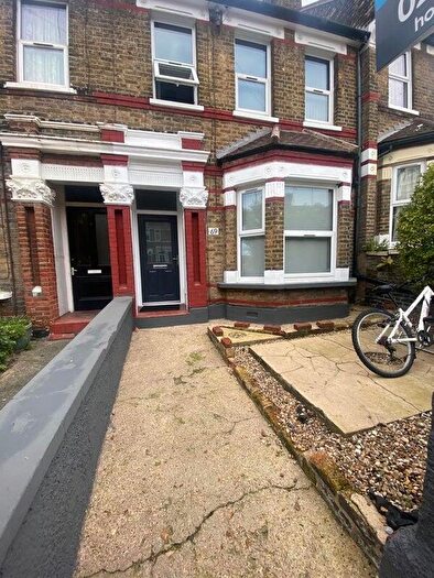 House Of Multiple Occupation To Rent In Griffin Road, London, SE18