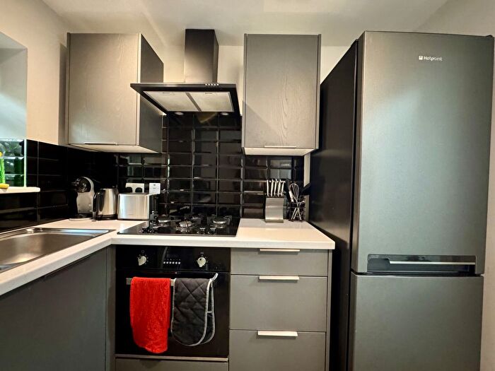 1 Bedroom Flat To Rent In Queens Crescent, Kentish Town, NW5