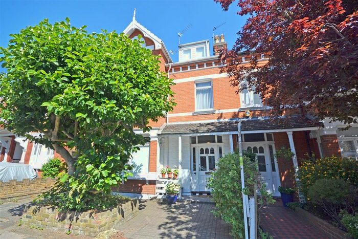 2 Bedroom Flat To Rent In St. Stephens Gardens, Twickenham, TW1
