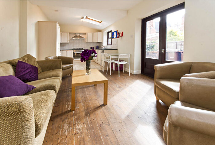 7 Bedroom Semi-Detached House To Rent In Dunlop Avenue, Lenton, Nottingham, NG7