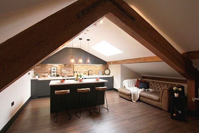 2 Bedroom Flat To Rent In Portland Street, Manchester, M1