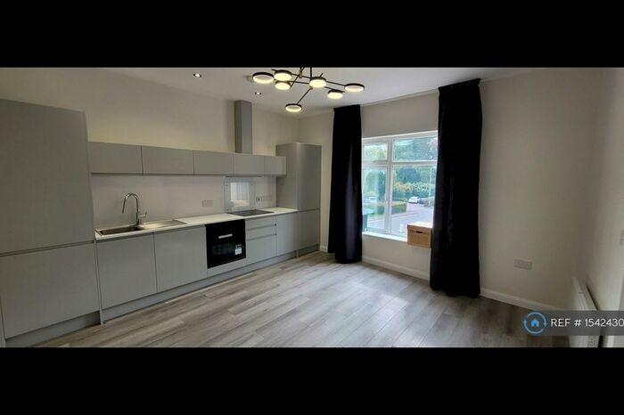 1 Bedroom Flat To Rent In Crowthorne, Crowthorne, RG45