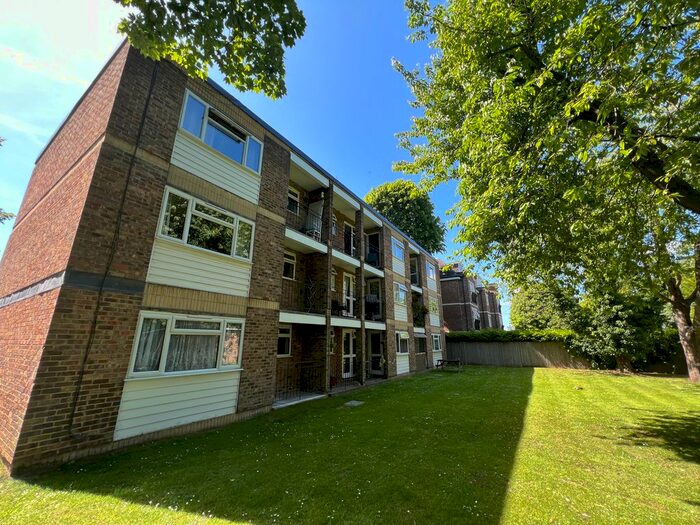 1 Bedroom Flat To Rent In Alexandra Road, Epsom, KT17