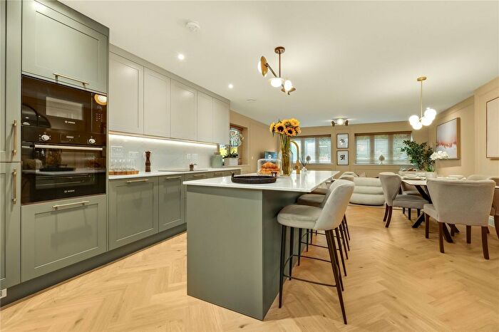 2 Bedroom Flat For Sale In The Residence, Brooklands Road, Weybridge, KT13