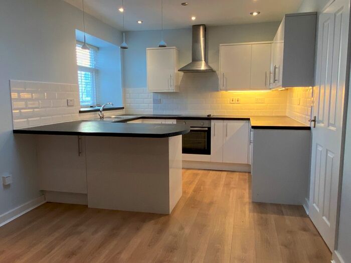 2 Bedroom Flat To Rent In High Street, Daventry, Northants., NN11