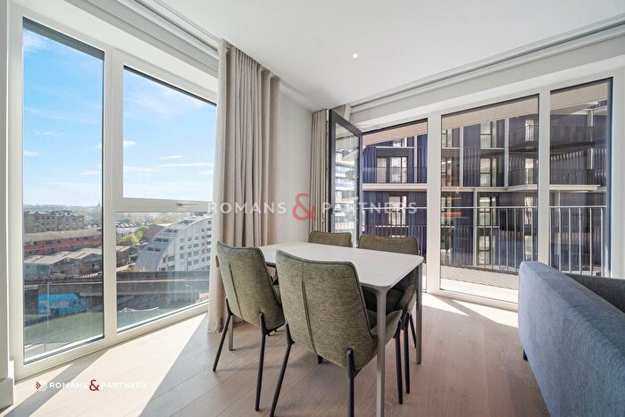2 Bedroom Flat To Rent In Reflection Apartments, White City Living, W12