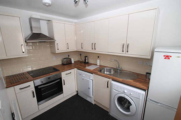 3 Bedroom Flat To Rent In Hastings Street, Plymouth, Devon, PL1