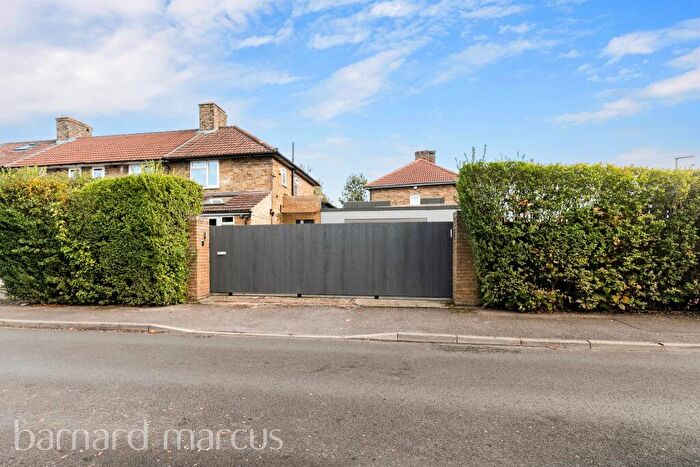3 Bedroom Semi Detached House For Sale In Stoneleigh Road, Carshalton, SM5